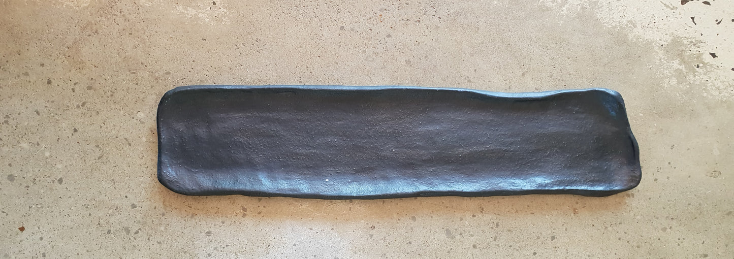 Matt black narrow platter
